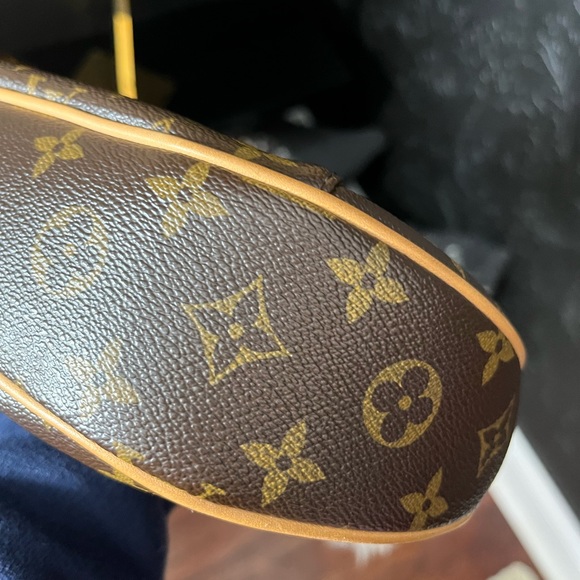 Louis Vuitton Thames GM hobo bag - Picture 15 of 17
